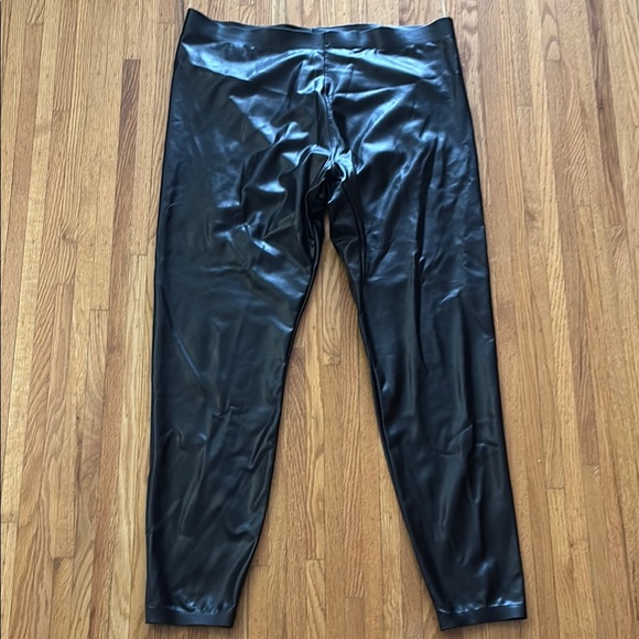 HUE, Black Faux Leather Leggings. Size XL - Picture 2 of 9